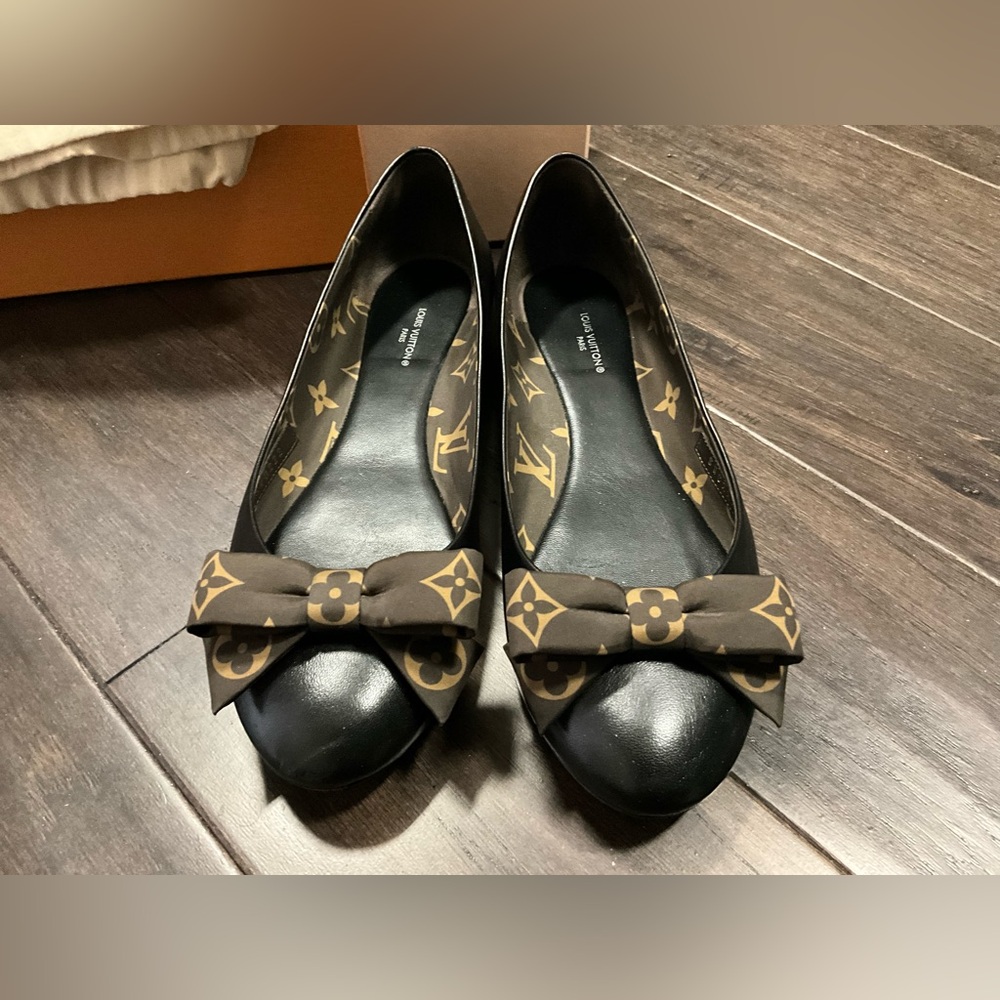 Louis Vuitton Black Popi Flats Size 40 (Fits like a 9-9.5 US)